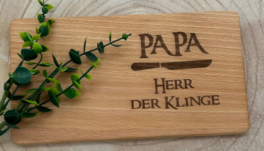 Frühstücksbrettchen "Papa Herr der Klinge"